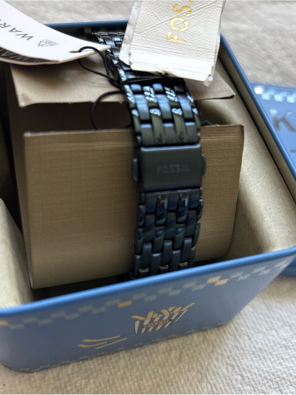 Fossil, this women's watch features:
Stainless steel bracelet and case
Navy dia - Picture 11 of 15